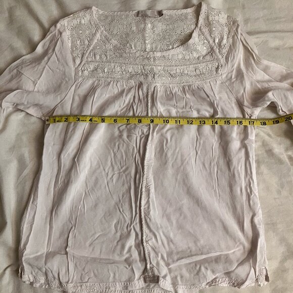 Flowy Prana blouse with lace detail - Picture 1 of 7